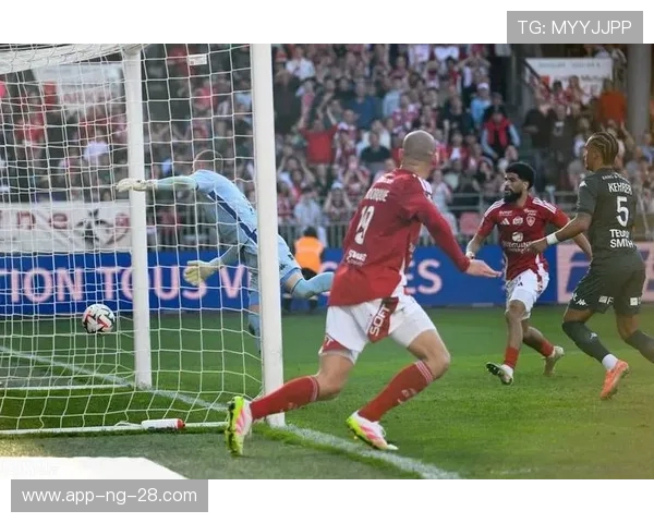 马赛主场迎战摩纳哥，激情对决一触即发，双方全力争夺关键三分