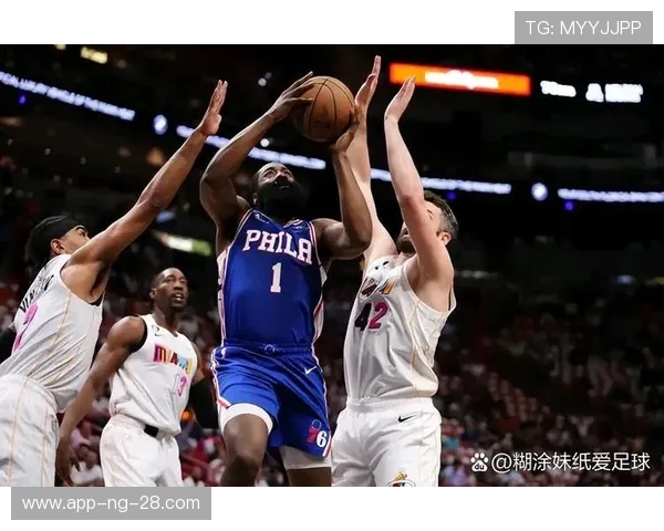 76人力克热火挺进季后赛恩比德独揽三双哈登贡献关键助攻 76人力克热火挺进季后赛恩比德独揽三双哈登贡献关键助攻