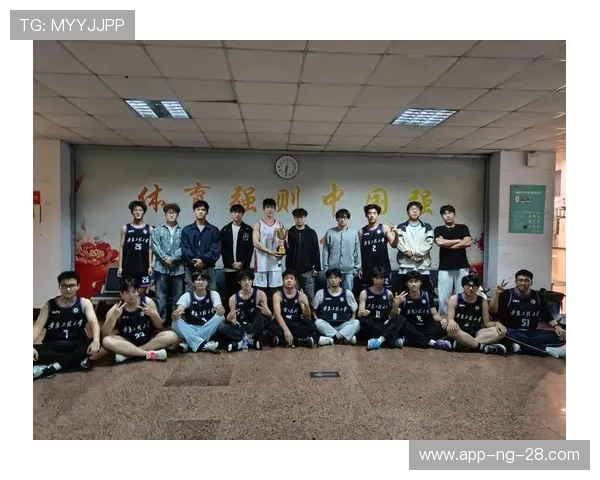 以篮球为纽带探索团队合作与青春奋斗精神的无限可能