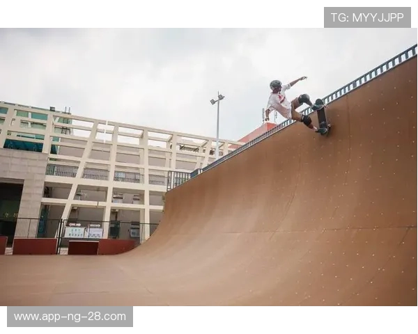 成都滑板队战术分析与技巧探讨滑板运动的未来发展方向 成都滑板队战术分析与技巧探讨滑板运动的未来发展方向