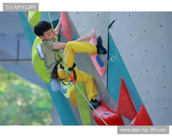 深圳攀岩队心理素质提升之路:热议攀岩背后的心灵变革与团队成长 深圳攀岩队心理素质提升之路:热议攀岩背后的心灵变革与团队成长