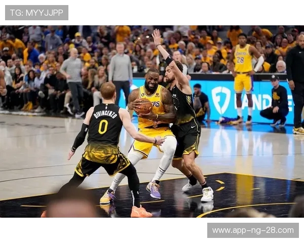 洛杉矶湖人与金州勇士的激烈对决揭示NBA季后赛的精彩瞬间与战术较量 洛杉矶湖人与金州勇士的激烈对决揭示NBA季后赛的精彩瞬间与战术较量